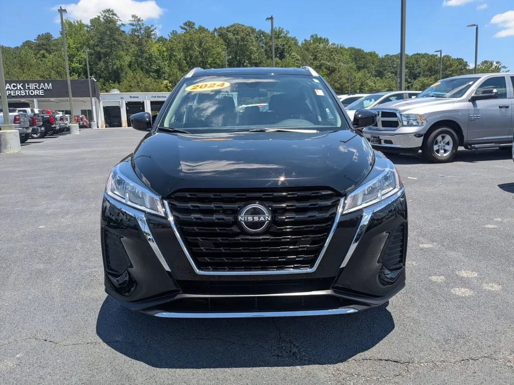 2024 Nissan Kicks SV thumbnail 2