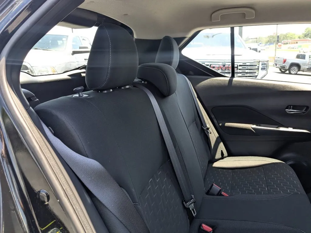 2024 Nissan Kicks SV thumbnail 24