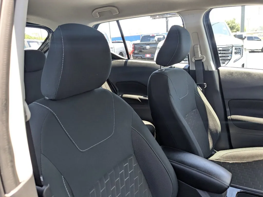 2024 Nissan Kicks SV thumbnail 25