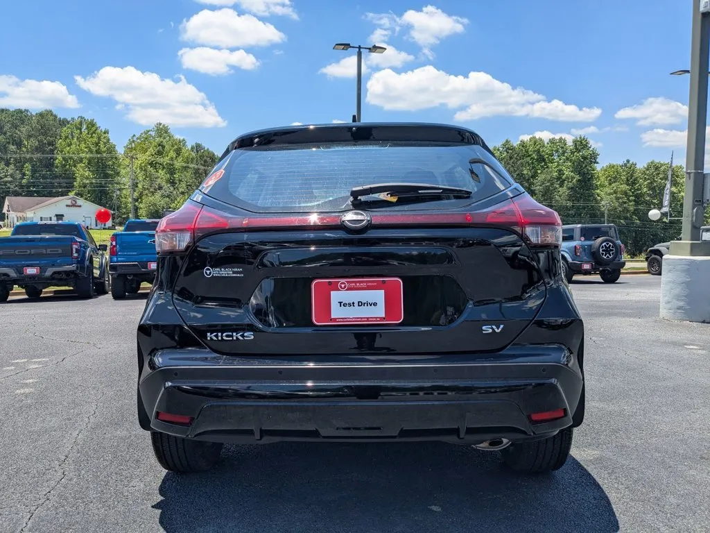 2024 Nissan Kicks SV thumbnail 6
