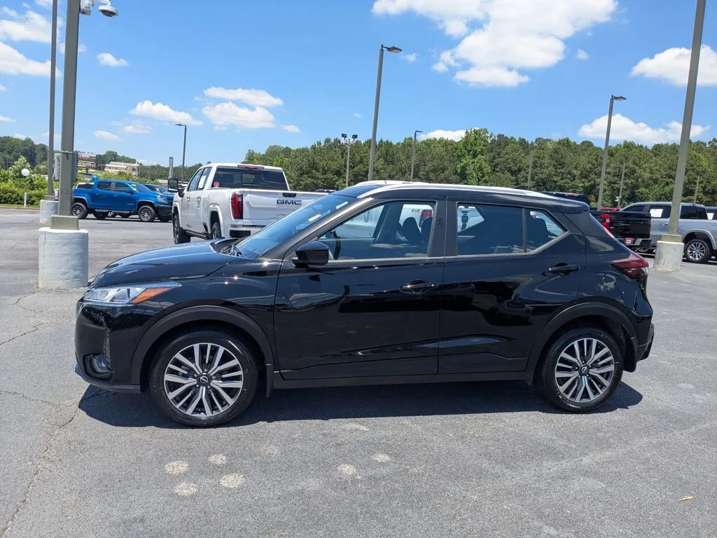 2024 Nissan Kicks SV thumbnail 8