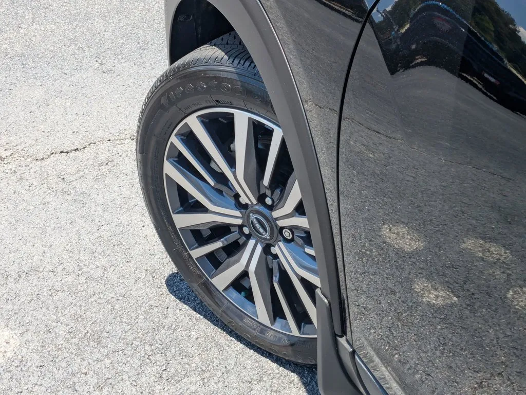 2024 Nissan Kicks SV thumbnail 9