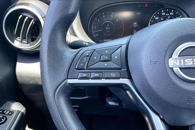 2024 Nissan Kicks SV thumbnail 10