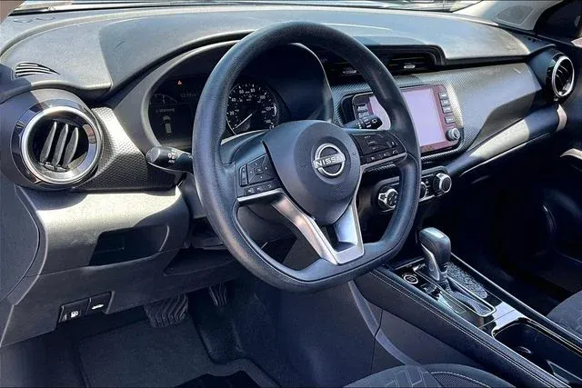 2024 Nissan Kicks SV thumbnail 14