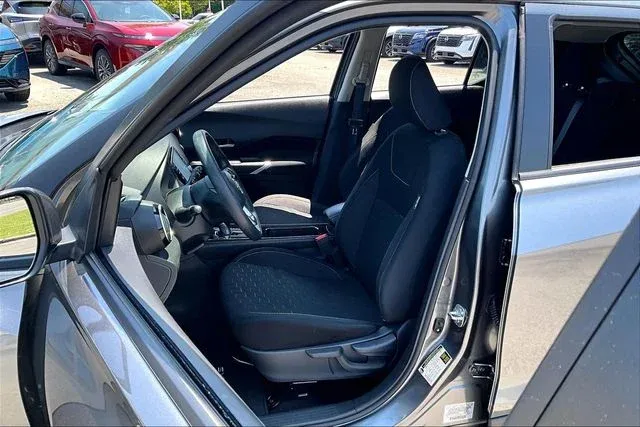 2024 Nissan Kicks SV thumbnail 17