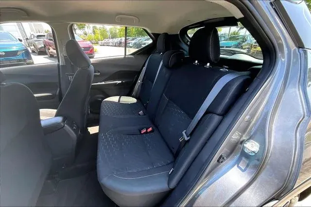 2024 Nissan Kicks SV thumbnail 18