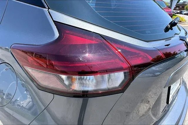 2024 Nissan Kicks SV thumbnail 19