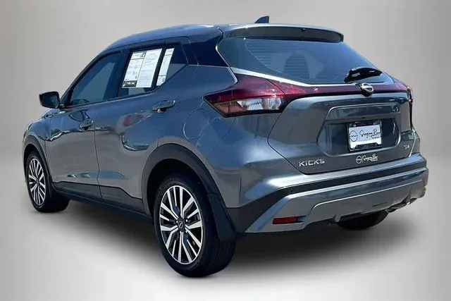 2024 Nissan Kicks SV thumbnail 4