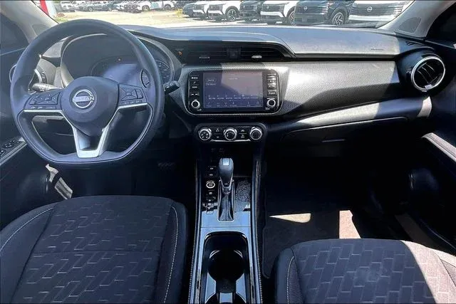 2024 Nissan Kicks SV thumbnail 7