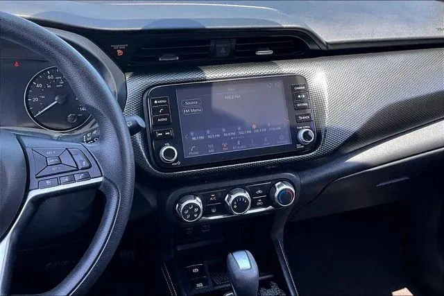 2024 Nissan Kicks SV thumbnail 9