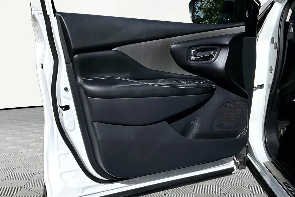 2024 Nissan Murano SV thumbnail 38