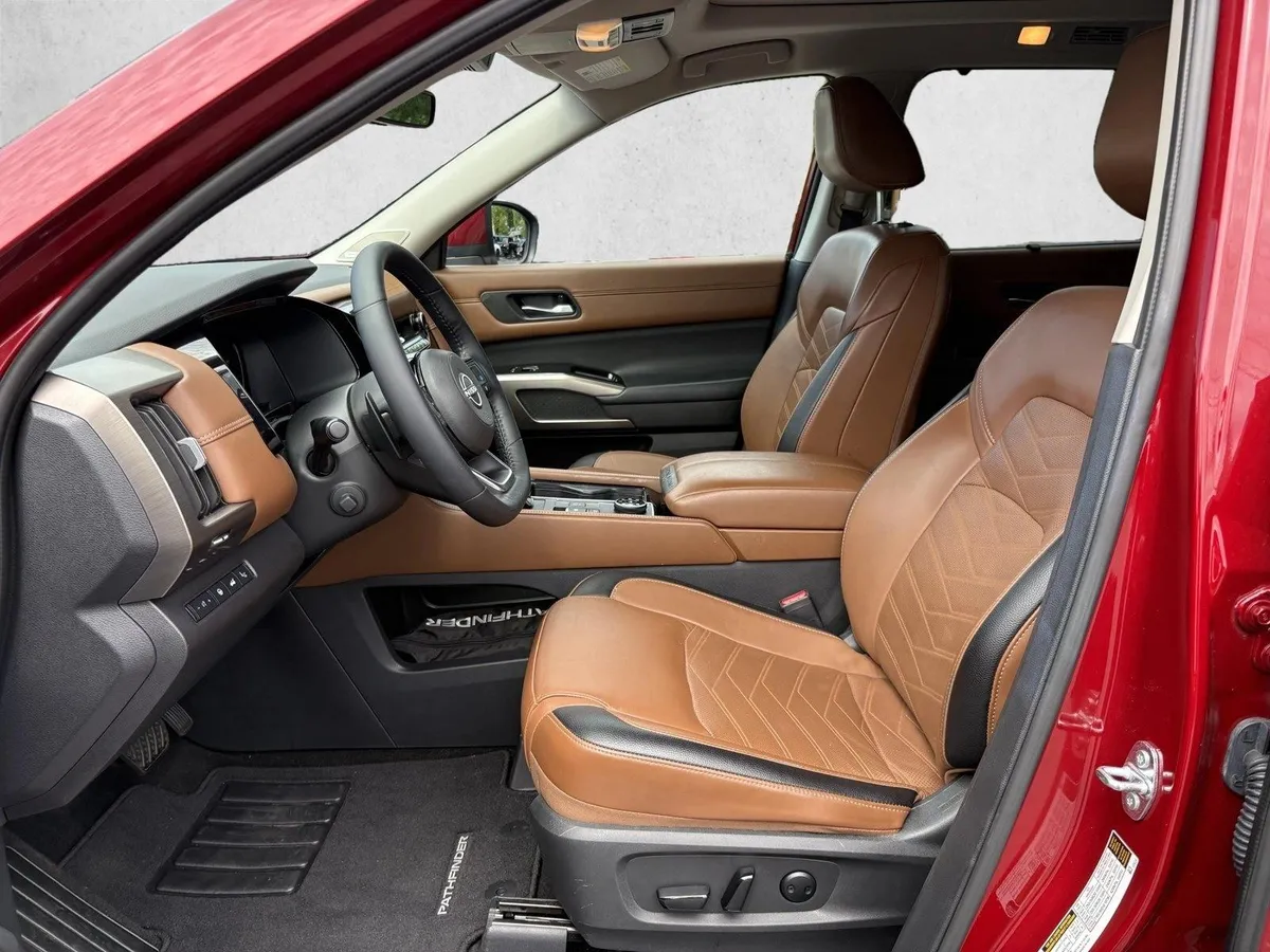 2024 Nissan Pathfinder Platinum thumbnail 10