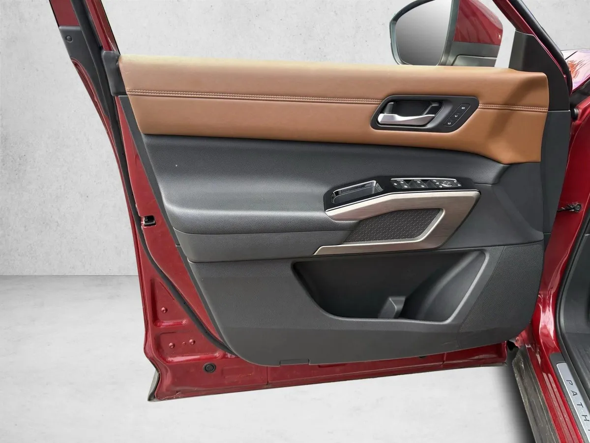 2024 Nissan Pathfinder Platinum thumbnail 11
