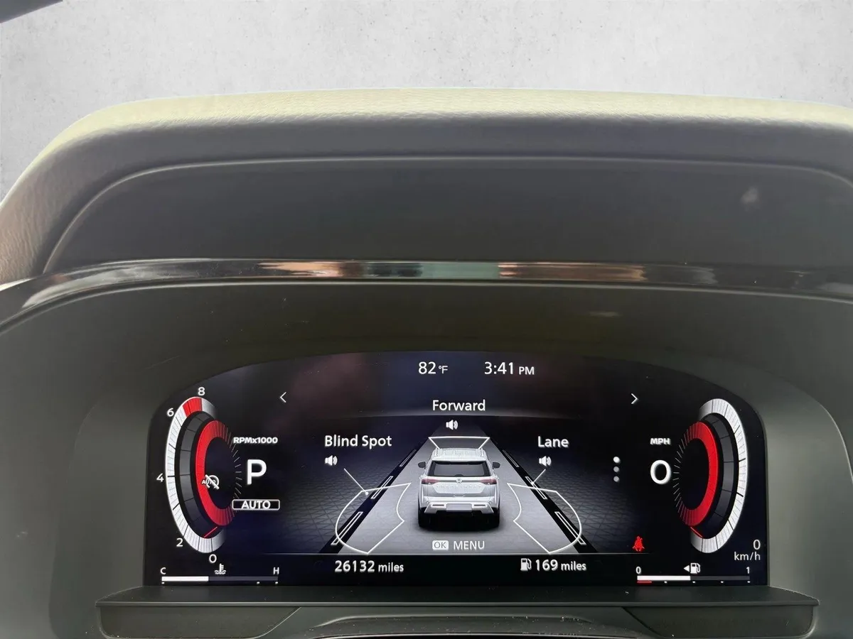 2024 Nissan Pathfinder Platinum thumbnail 12