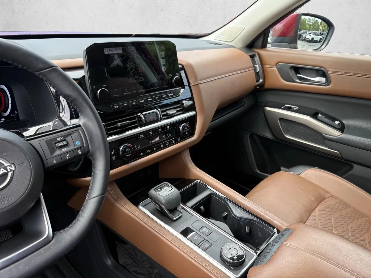 2024 Nissan Pathfinder Platinum thumbnail 15