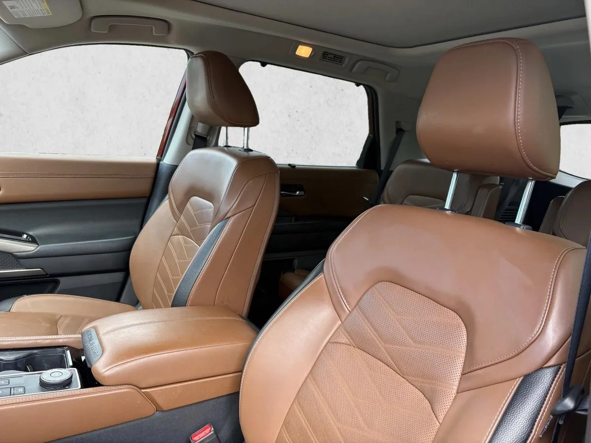 2024 Nissan Pathfinder Platinum thumbnail 16