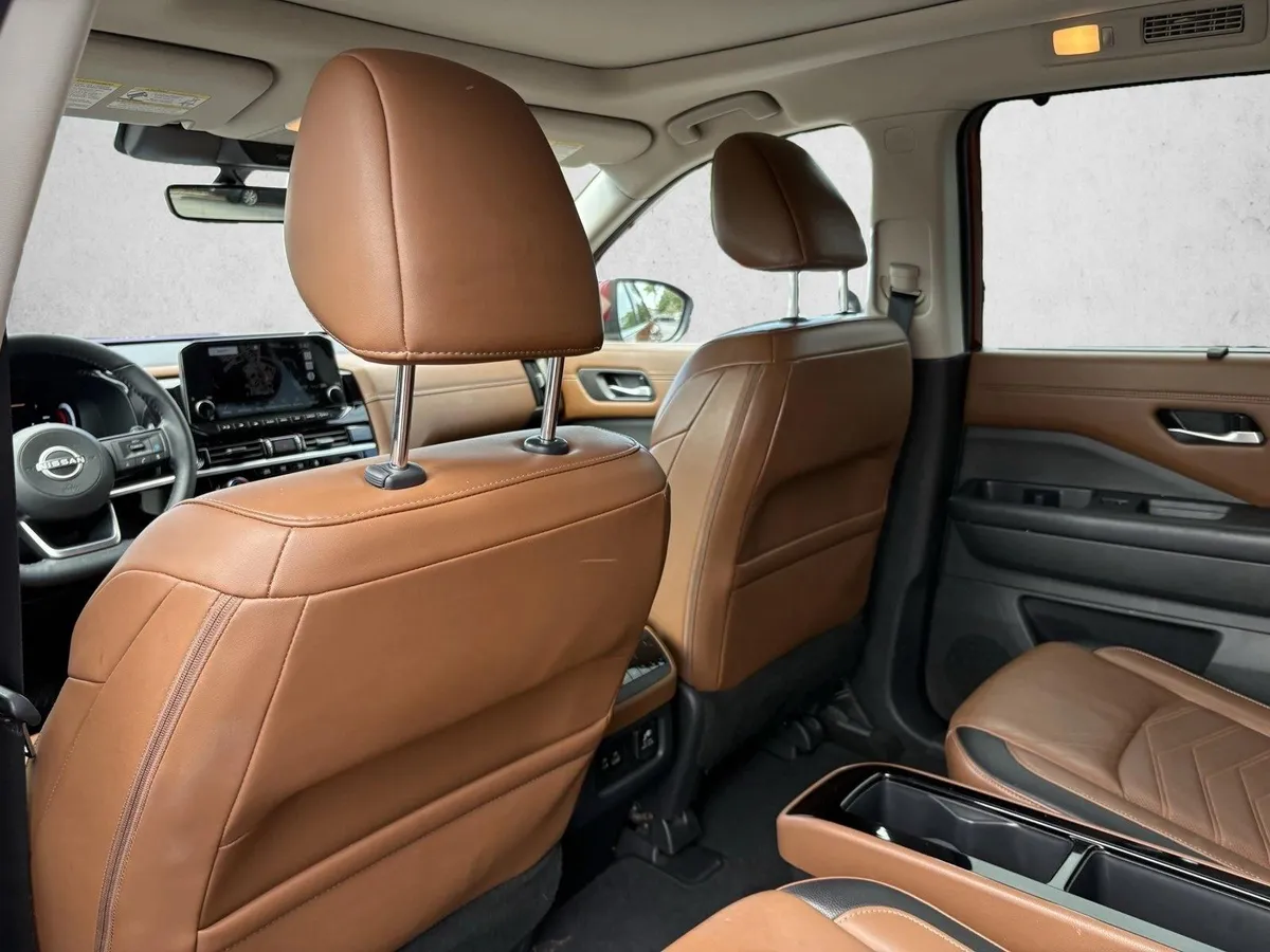 2024 Nissan Pathfinder Platinum thumbnail 17