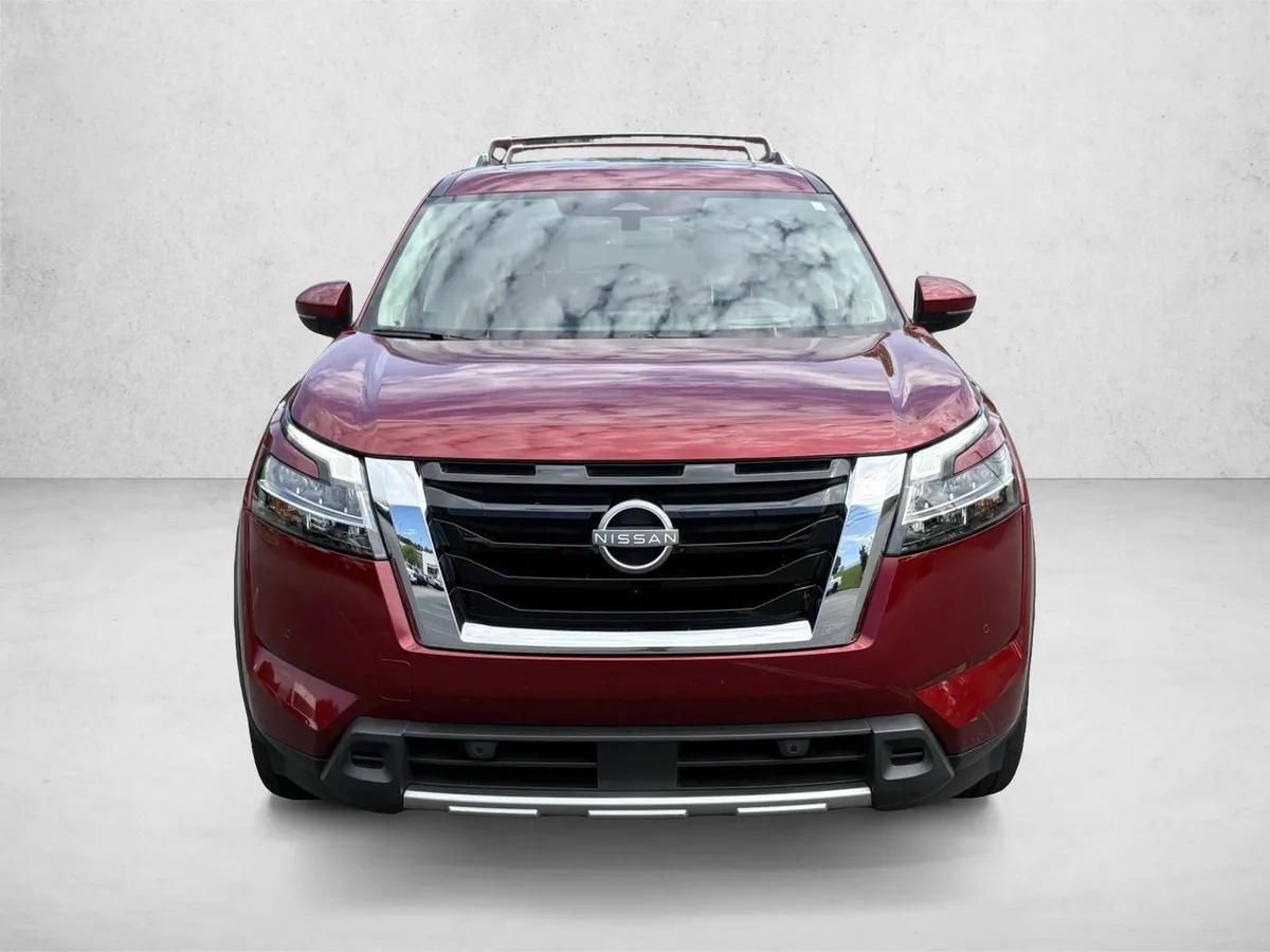 2024 Nissan Pathfinder Platinum thumbnail 2