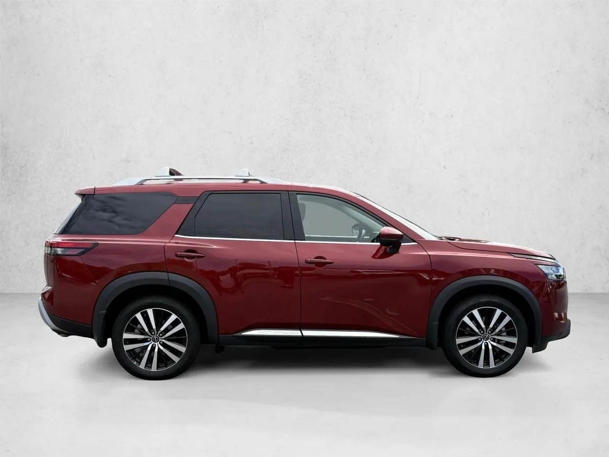 2024 Nissan Pathfinder Platinum thumbnail 4