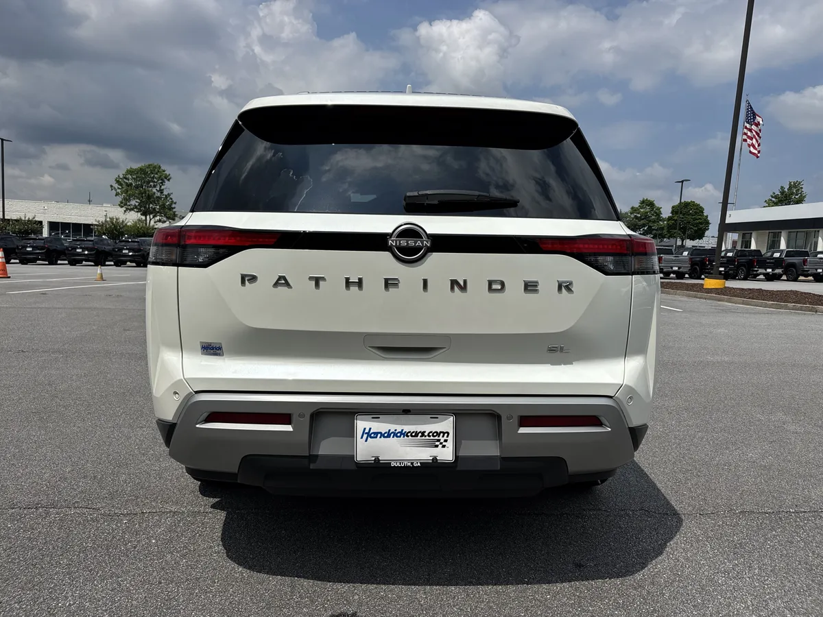 2024 Nissan Pathfinder SL thumbnail 10