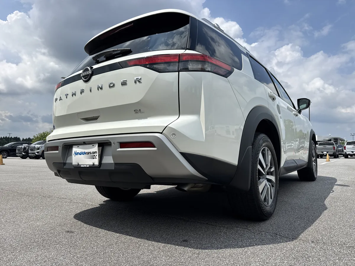 2024 Nissan Pathfinder SL thumbnail 11