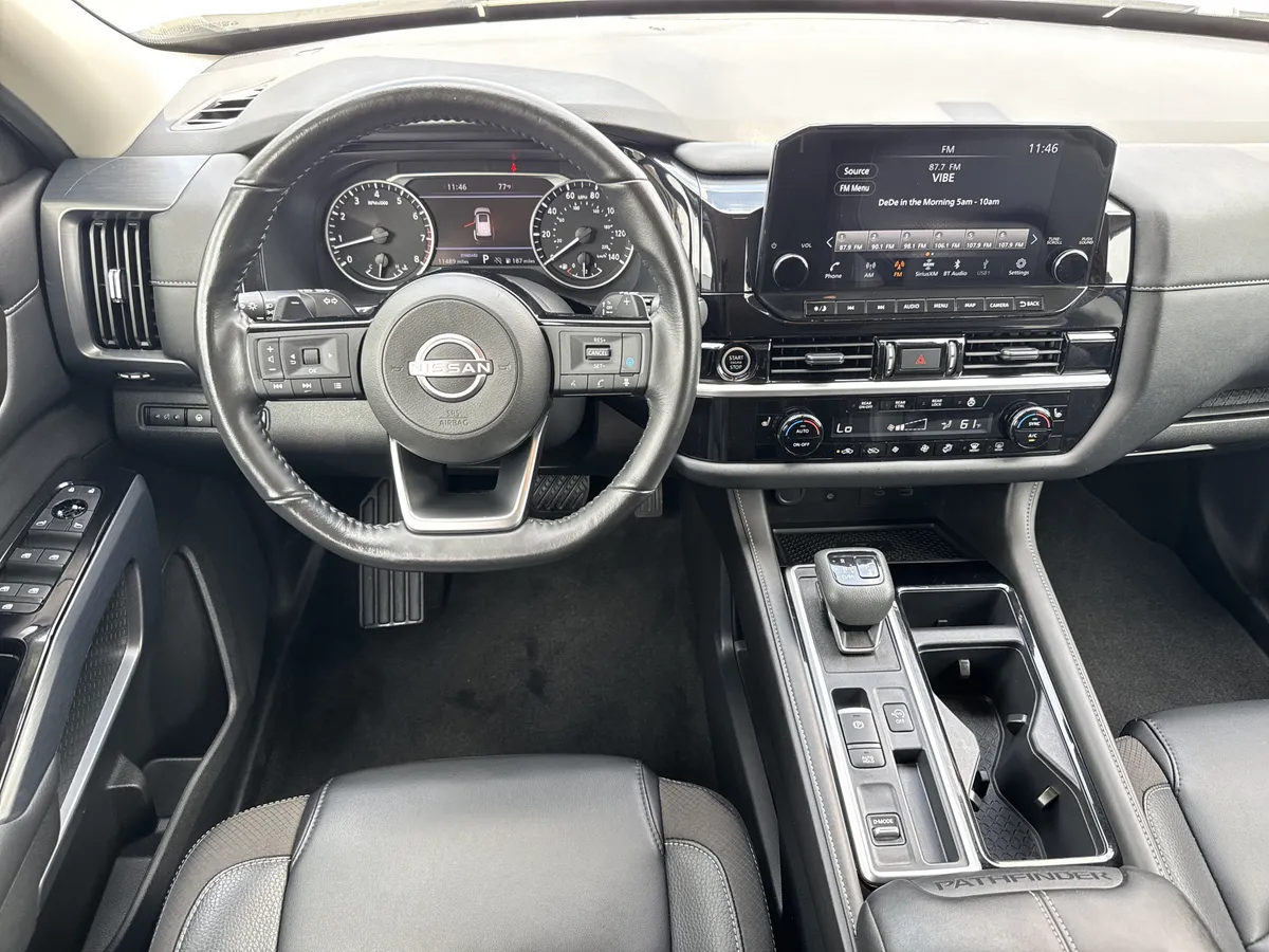 2024 Nissan Pathfinder SL thumbnail 17