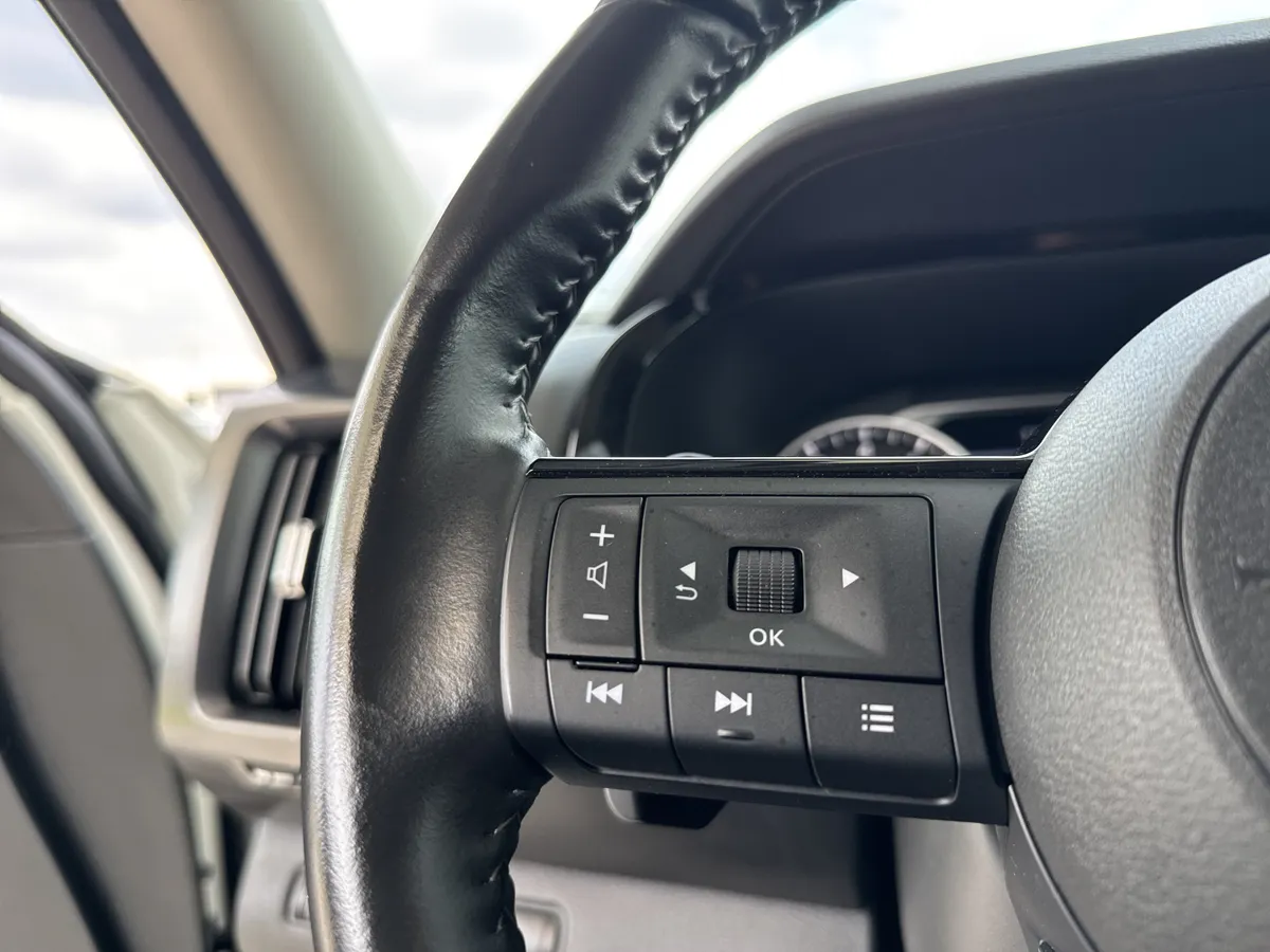 2024 Nissan Pathfinder SL thumbnail 18