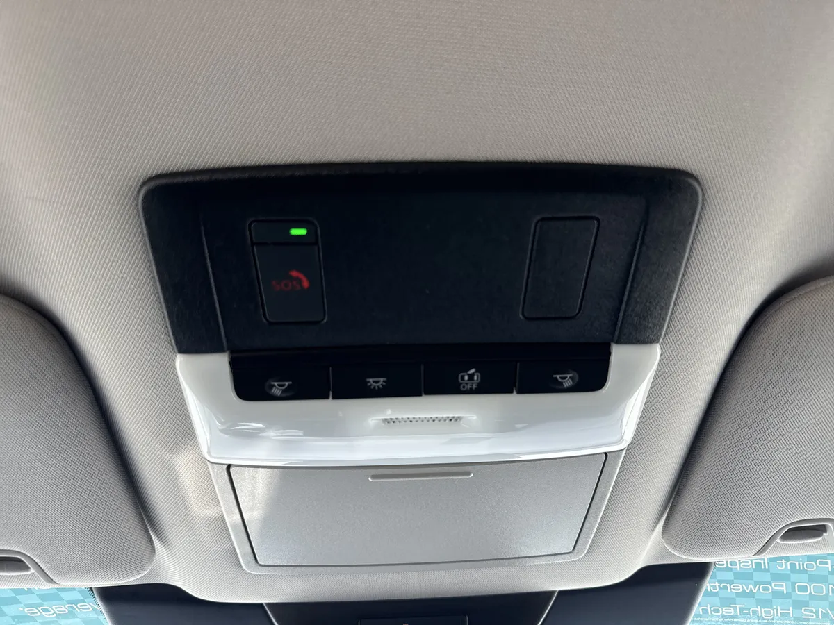 2024 Nissan Pathfinder SL thumbnail 24