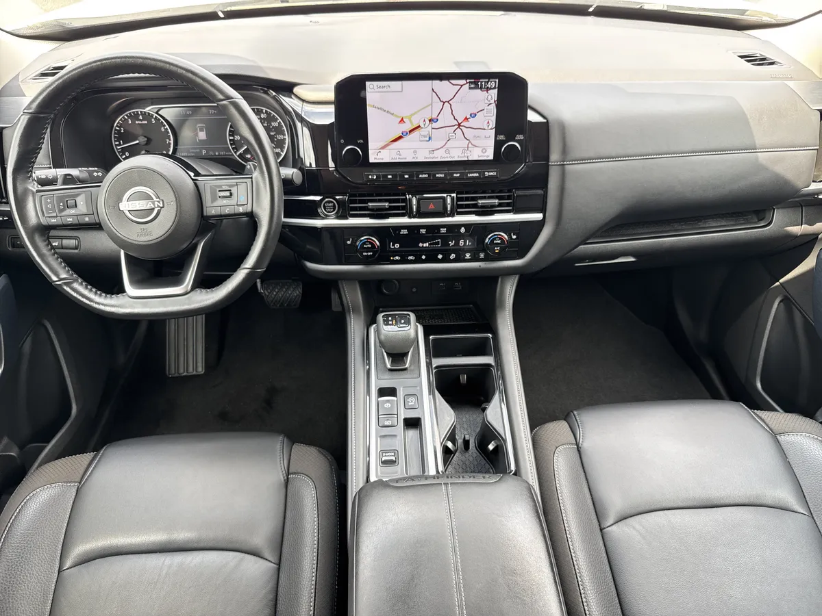 2024 Nissan Pathfinder SL thumbnail 25