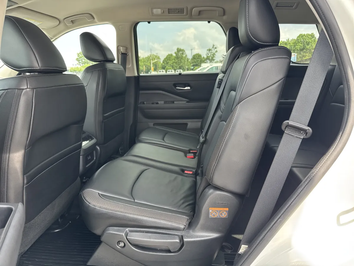 2024 Nissan Pathfinder SL thumbnail 26