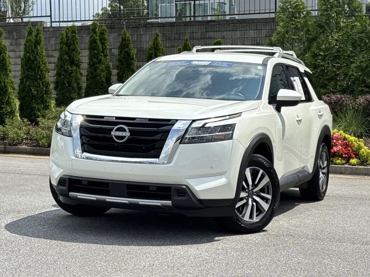 2024 Nissan Pathfinder SL thumbnail 4