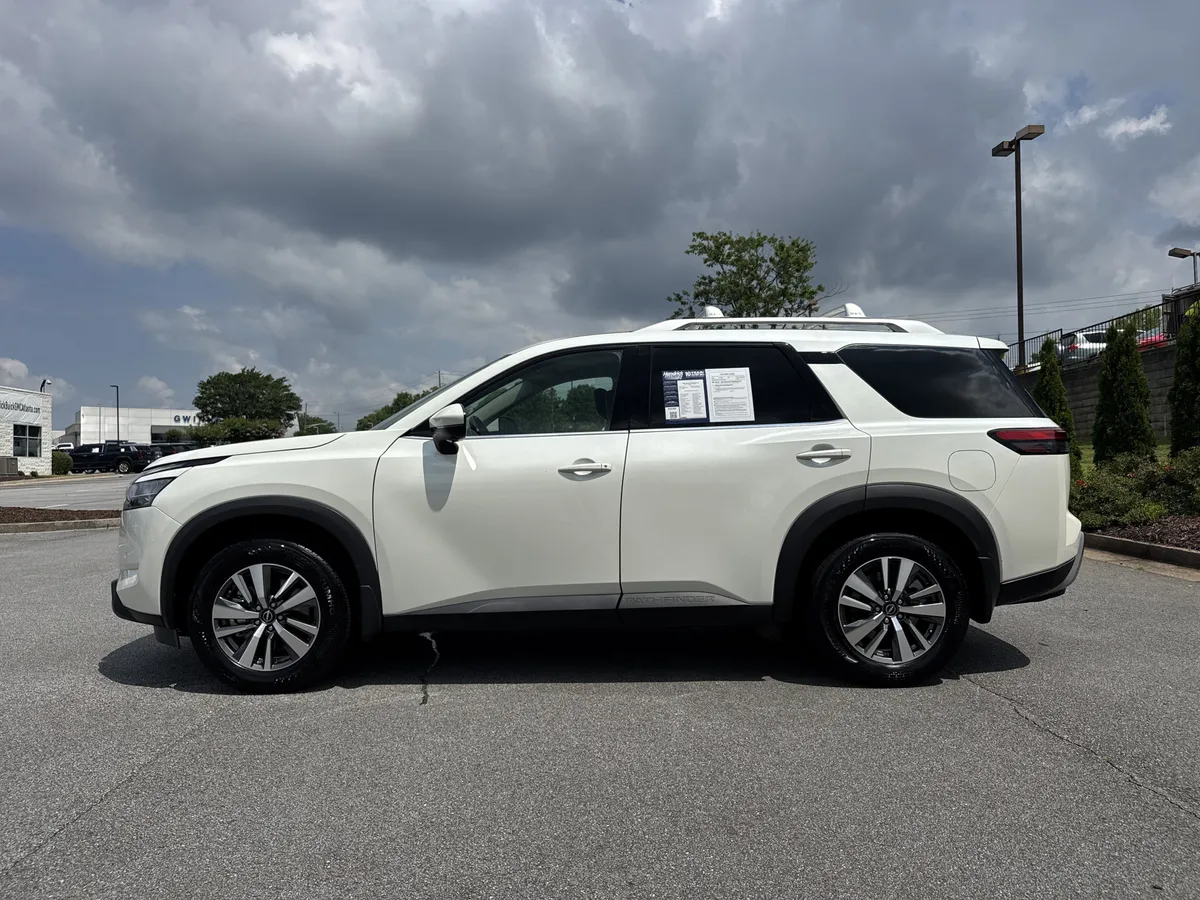 2024 Nissan Pathfinder SL thumbnail 6