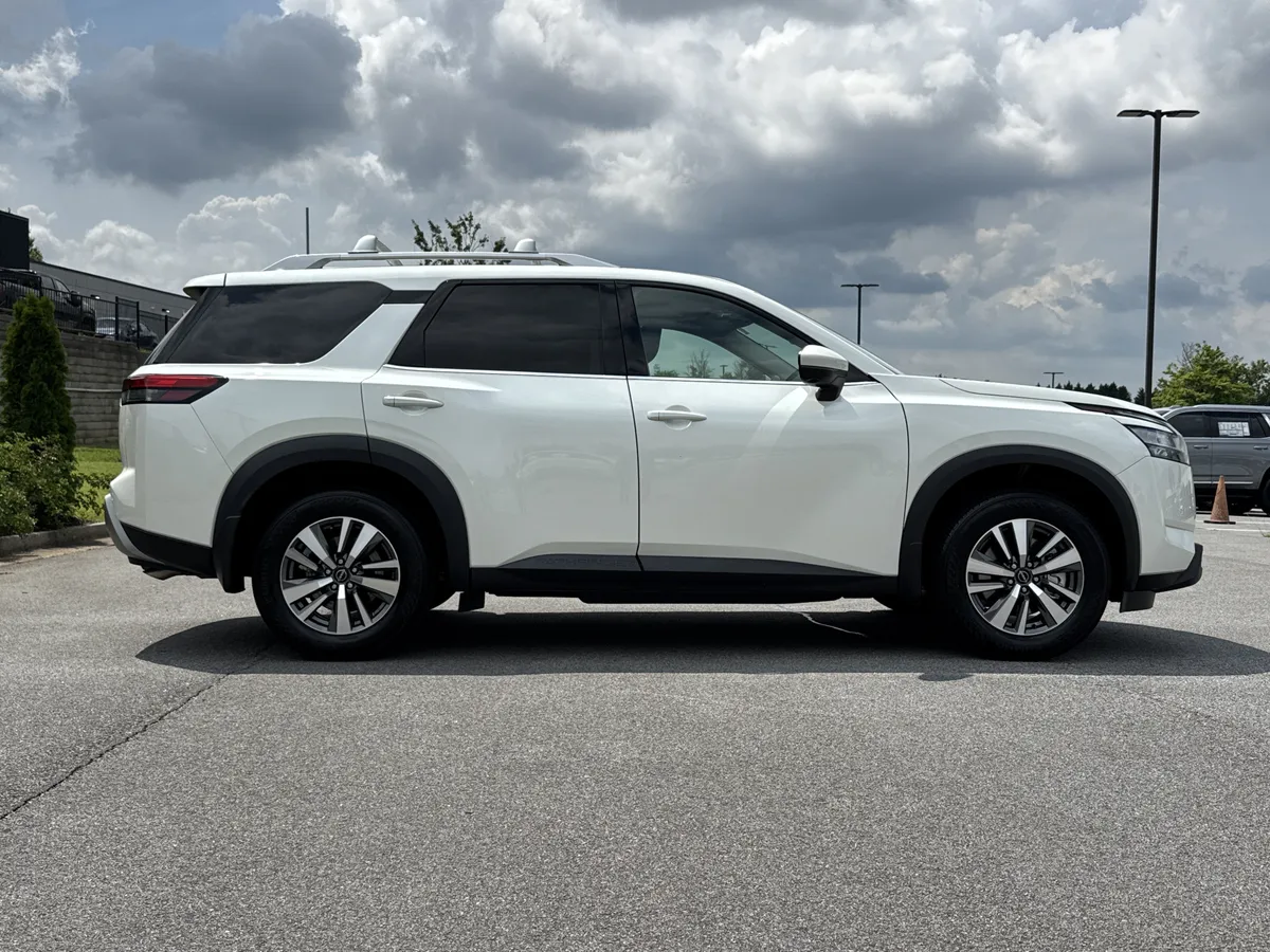 2024 Nissan Pathfinder SL thumbnail 7