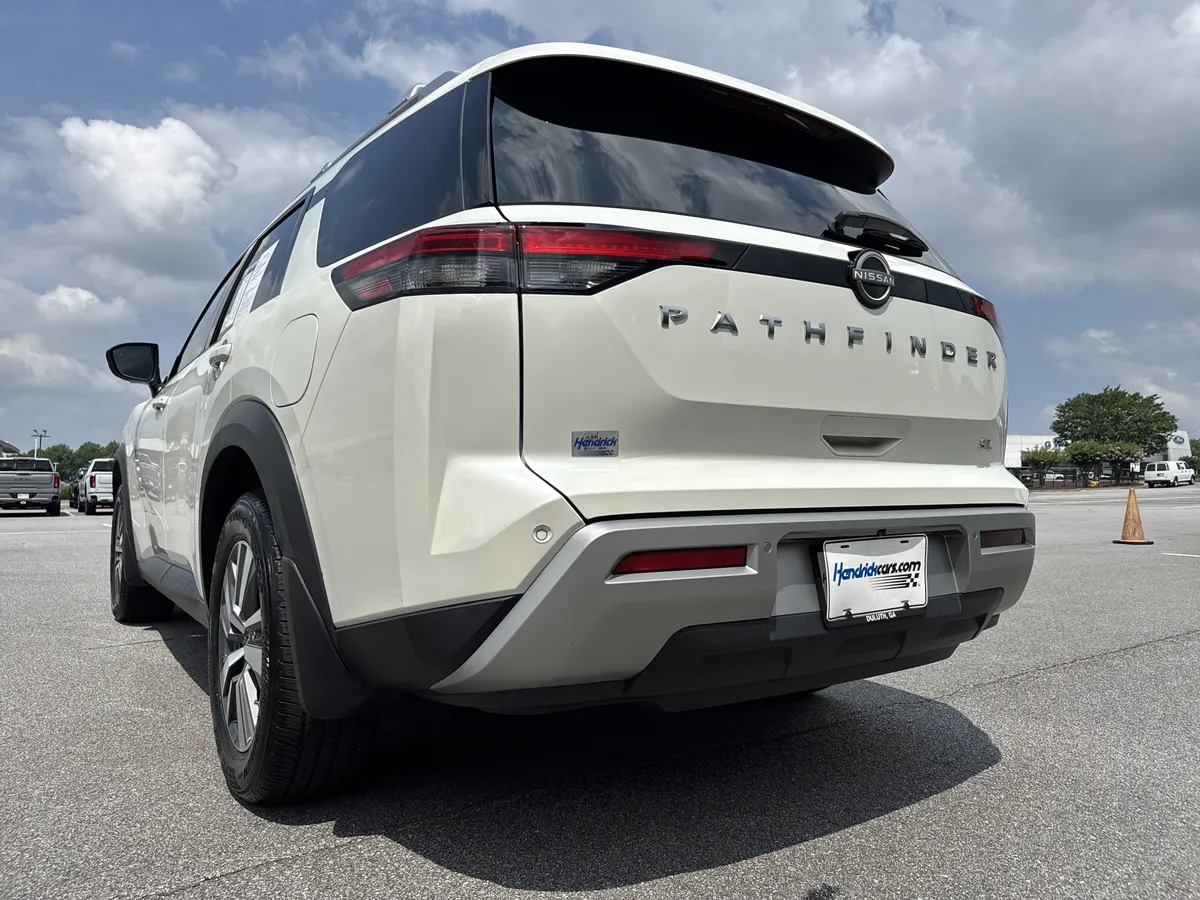2024 Nissan Pathfinder SL thumbnail 8