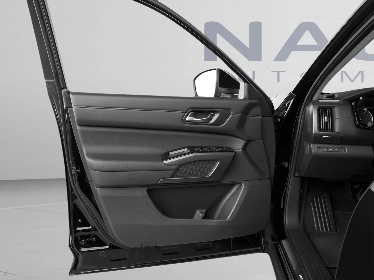 2024 Nissan Pathfinder SL thumbnail 12