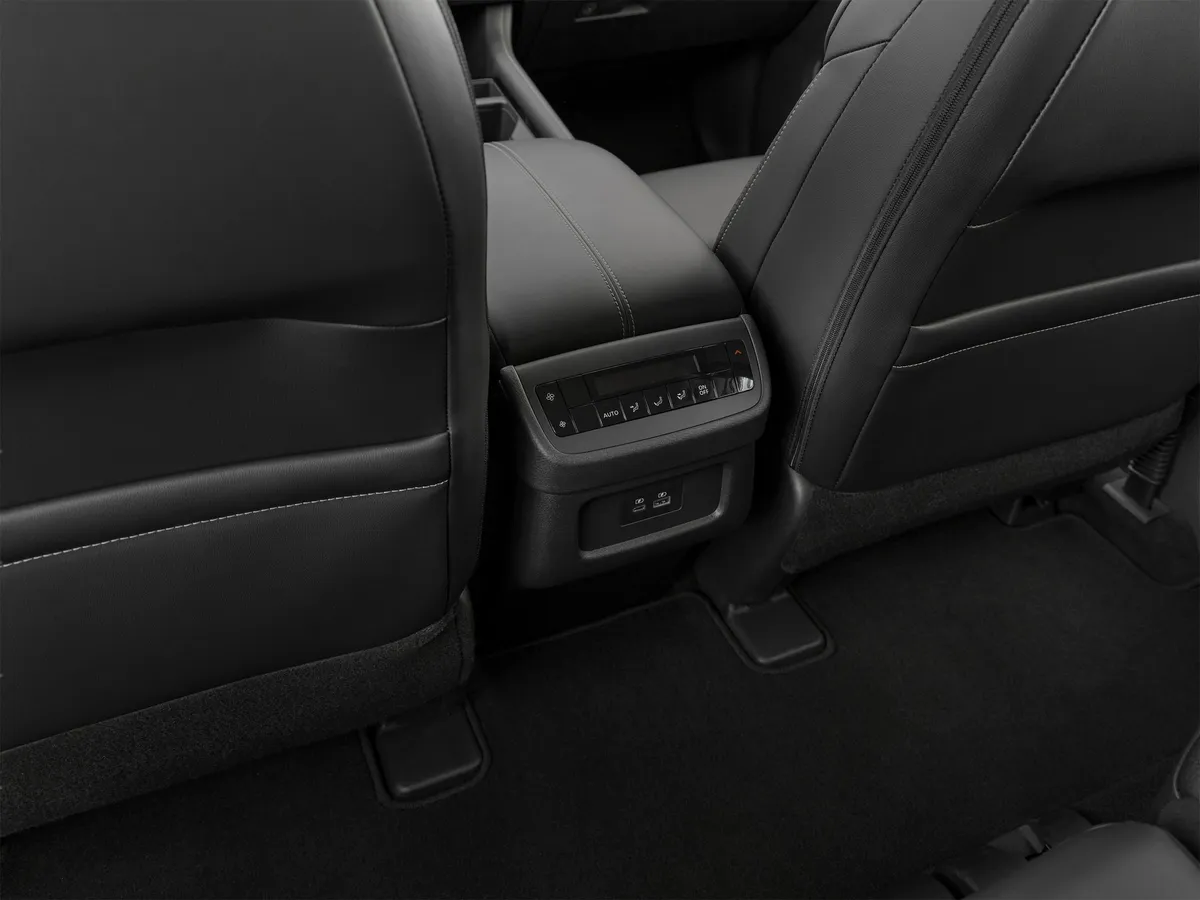 2024 Nissan Pathfinder SL thumbnail 26