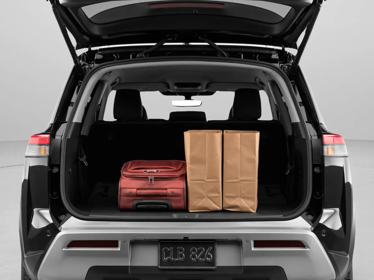 2024 Nissan Pathfinder SL thumbnail 32