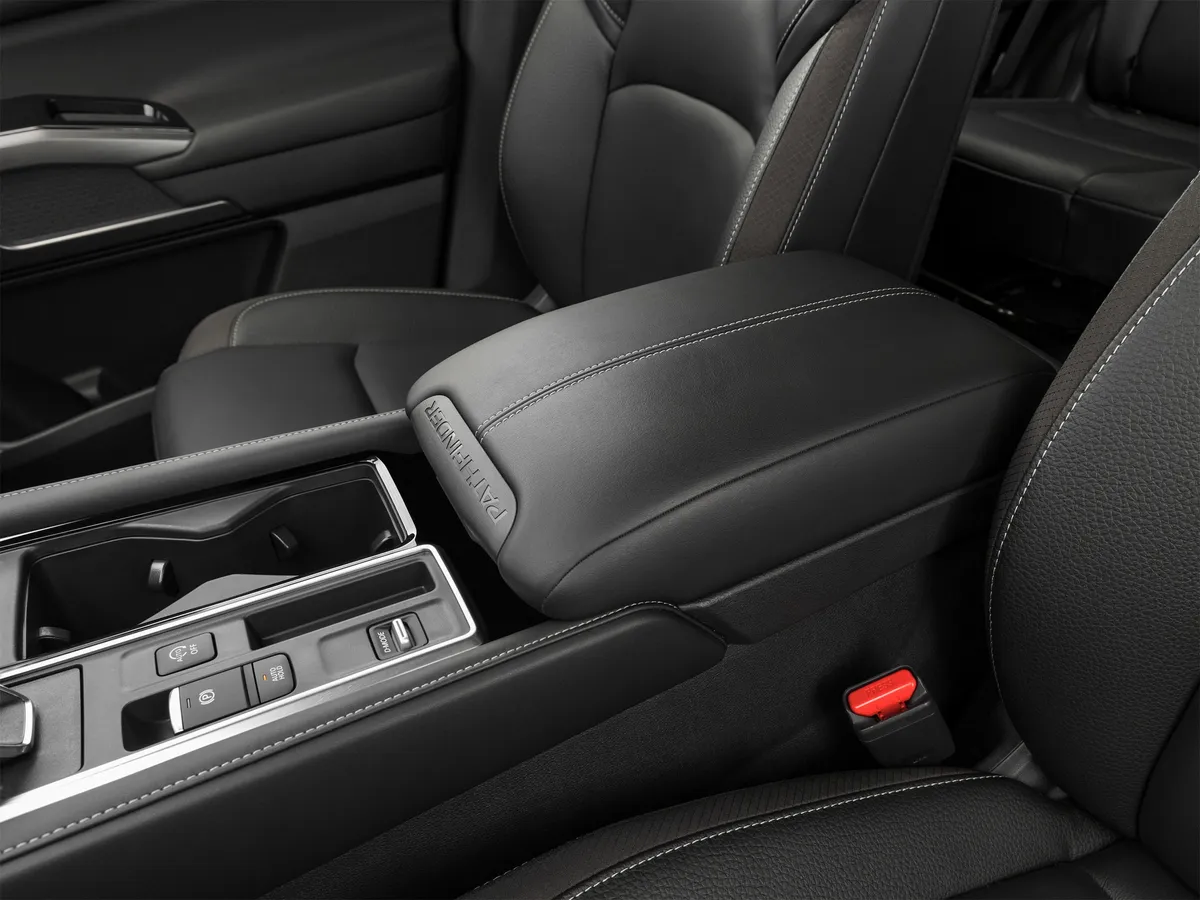 2024 Nissan Pathfinder SL thumbnail 36