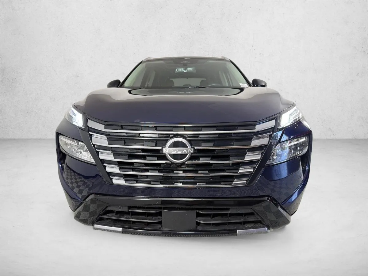 2024 Nissan Rogue Platinum thumbnail 10