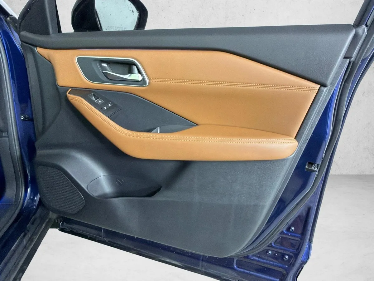2024 Nissan Rogue Platinum thumbnail 16