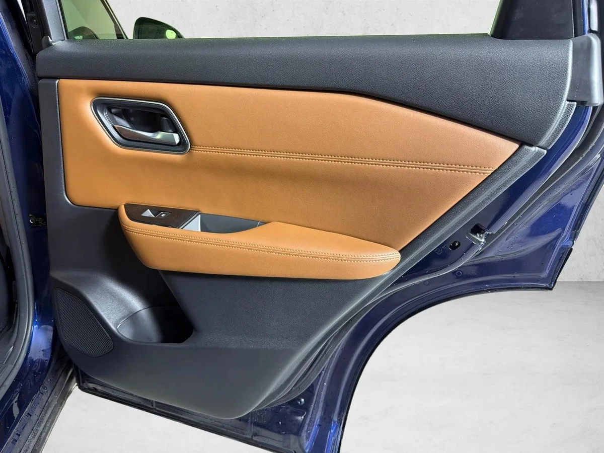 2024 Nissan Rogue Platinum thumbnail 18