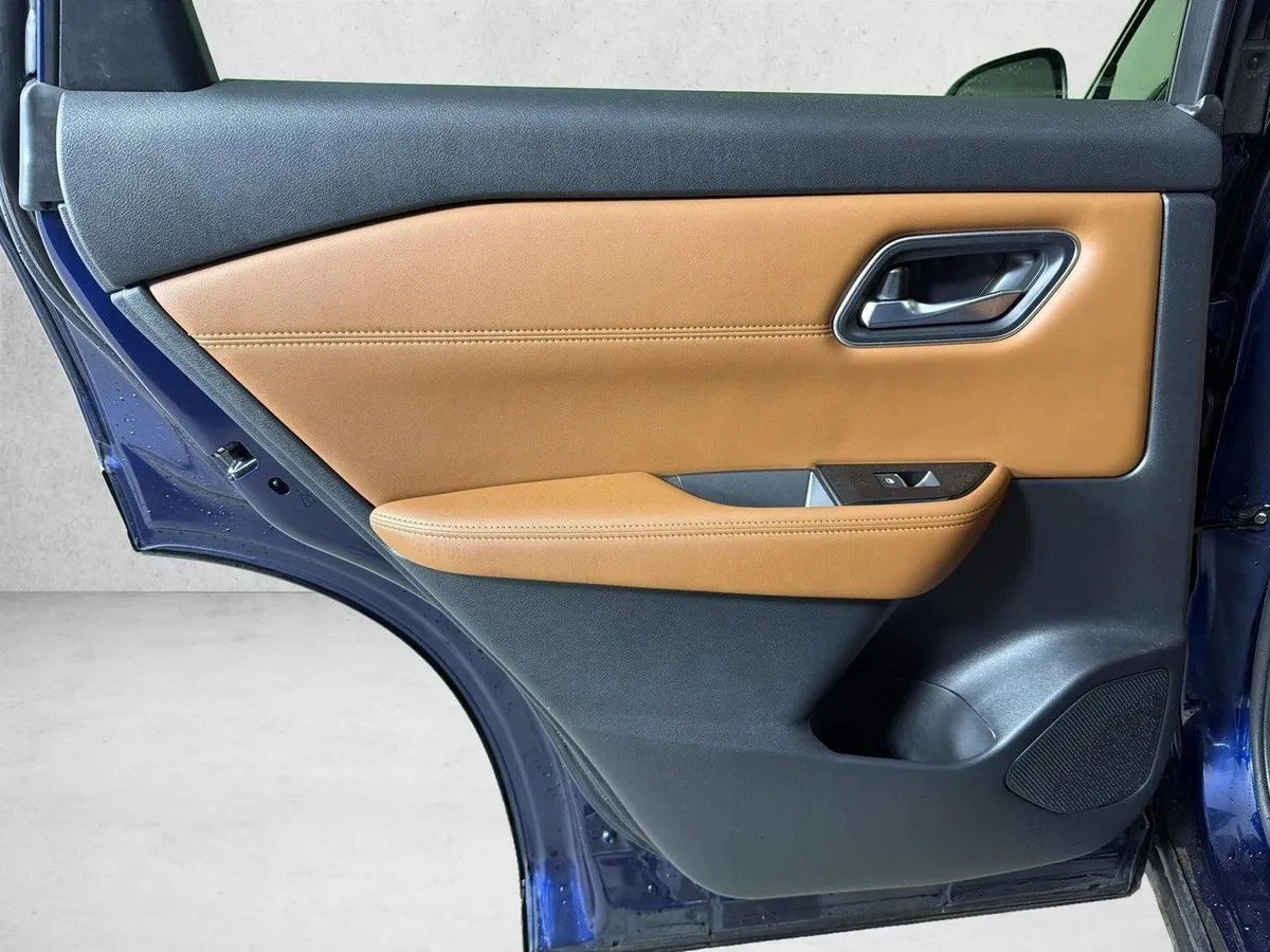 2024 Nissan Rogue Platinum thumbnail 24