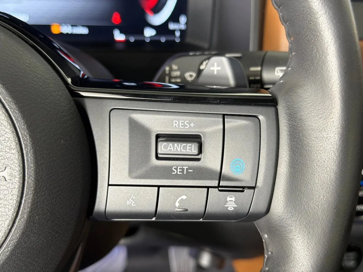 2024 Nissan Rogue Platinum thumbnail 28