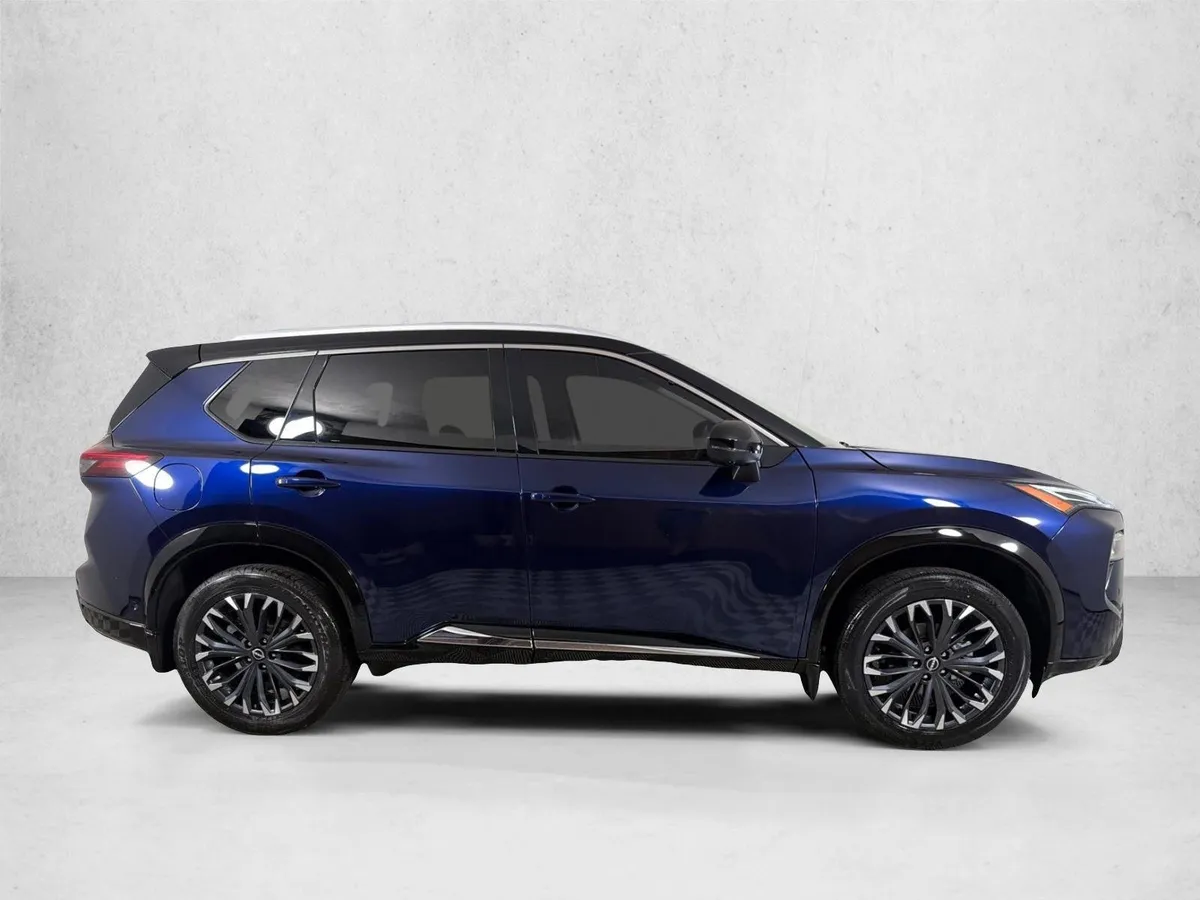 2024 Nissan Rogue Platinum thumbnail 4