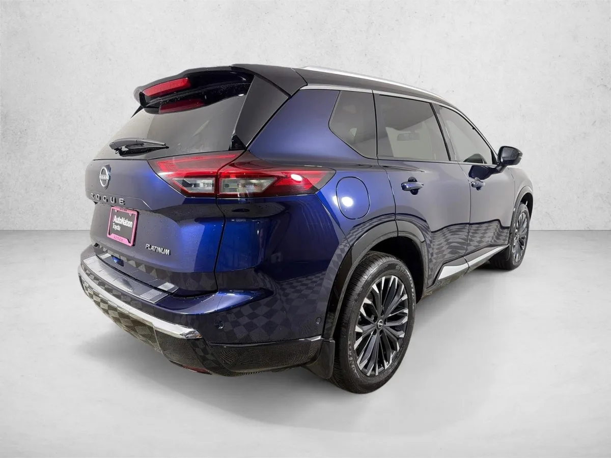 2024 Nissan Rogue Platinum thumbnail 5