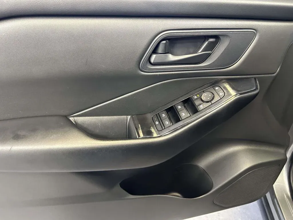 2024 Nissan Rogue S thumbnail 15