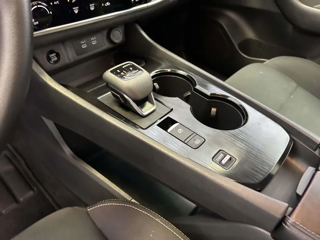 2024 Nissan Rogue S thumbnail 18