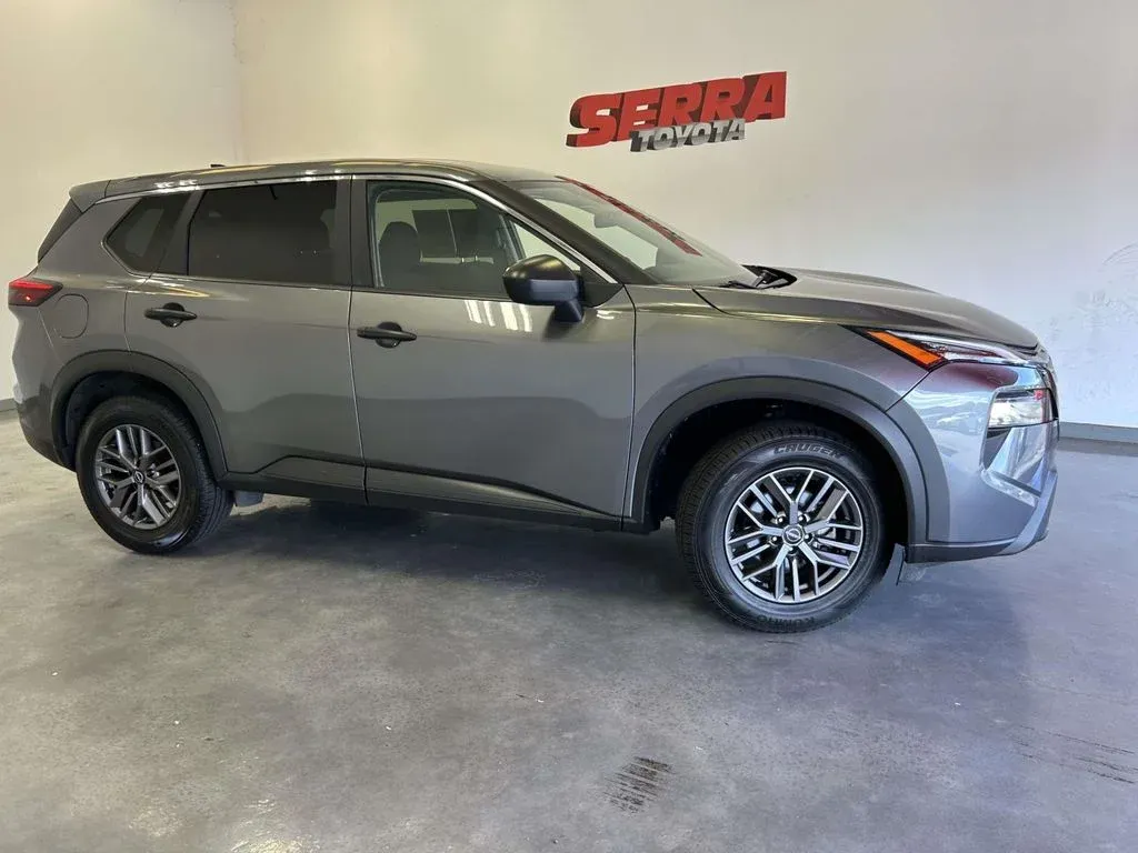 2024 Nissan Rogue S thumbnail 2