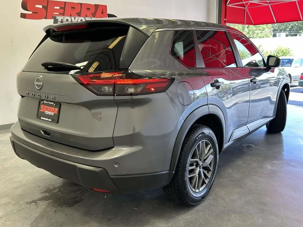 2024 Nissan Rogue S thumbnail 3