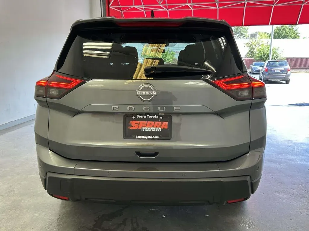 2024 Nissan Rogue S thumbnail 4